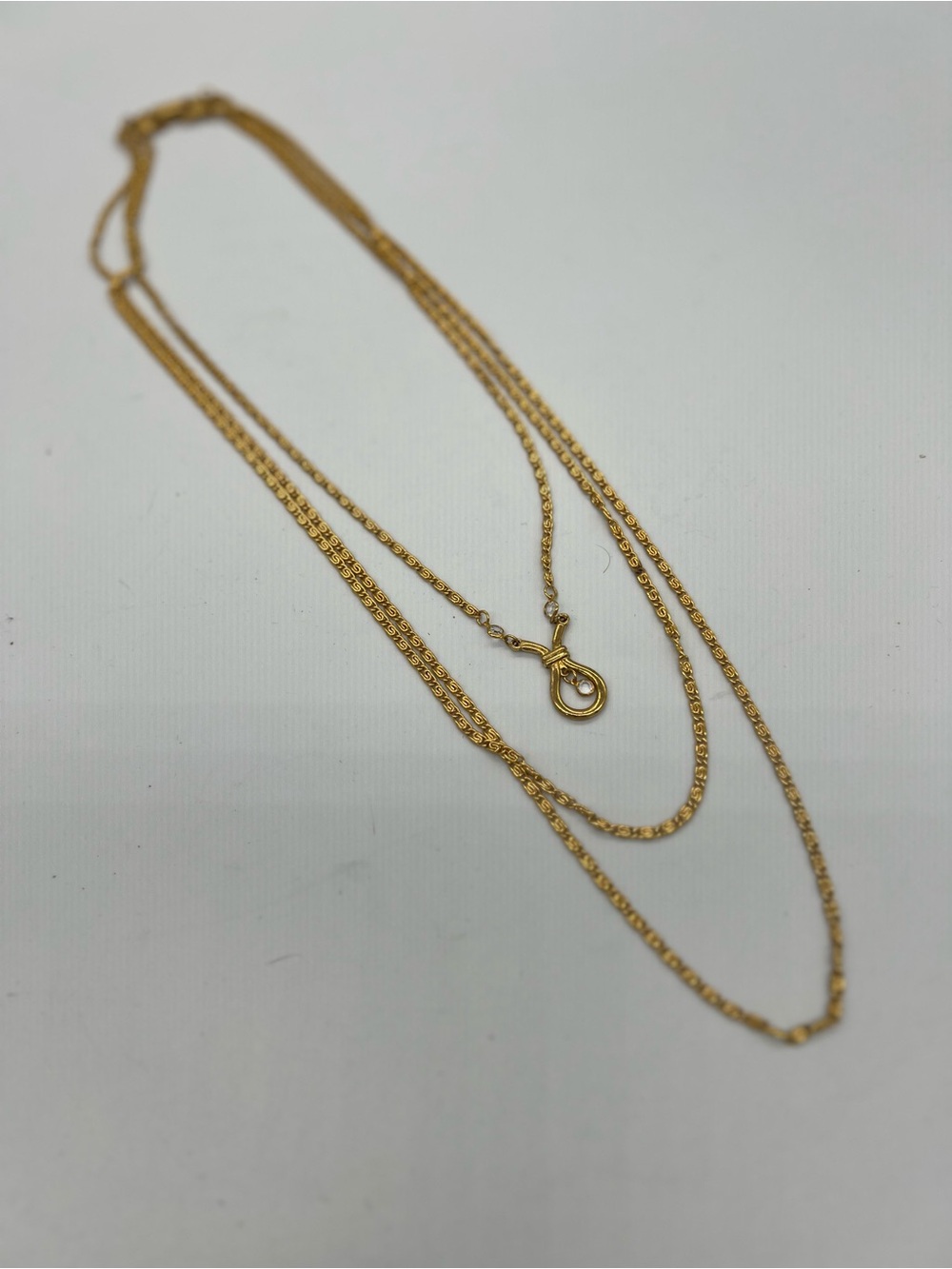 Vintage Gold-Tone Women’s Knot Pendant Chain Necklace - Picture 3 of 5